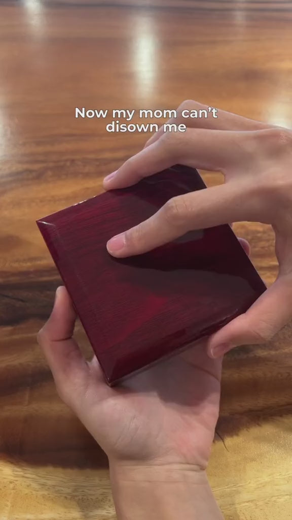 Exquisite and fashionable four-leaf clover hollow out diamond high-end gift box necklace